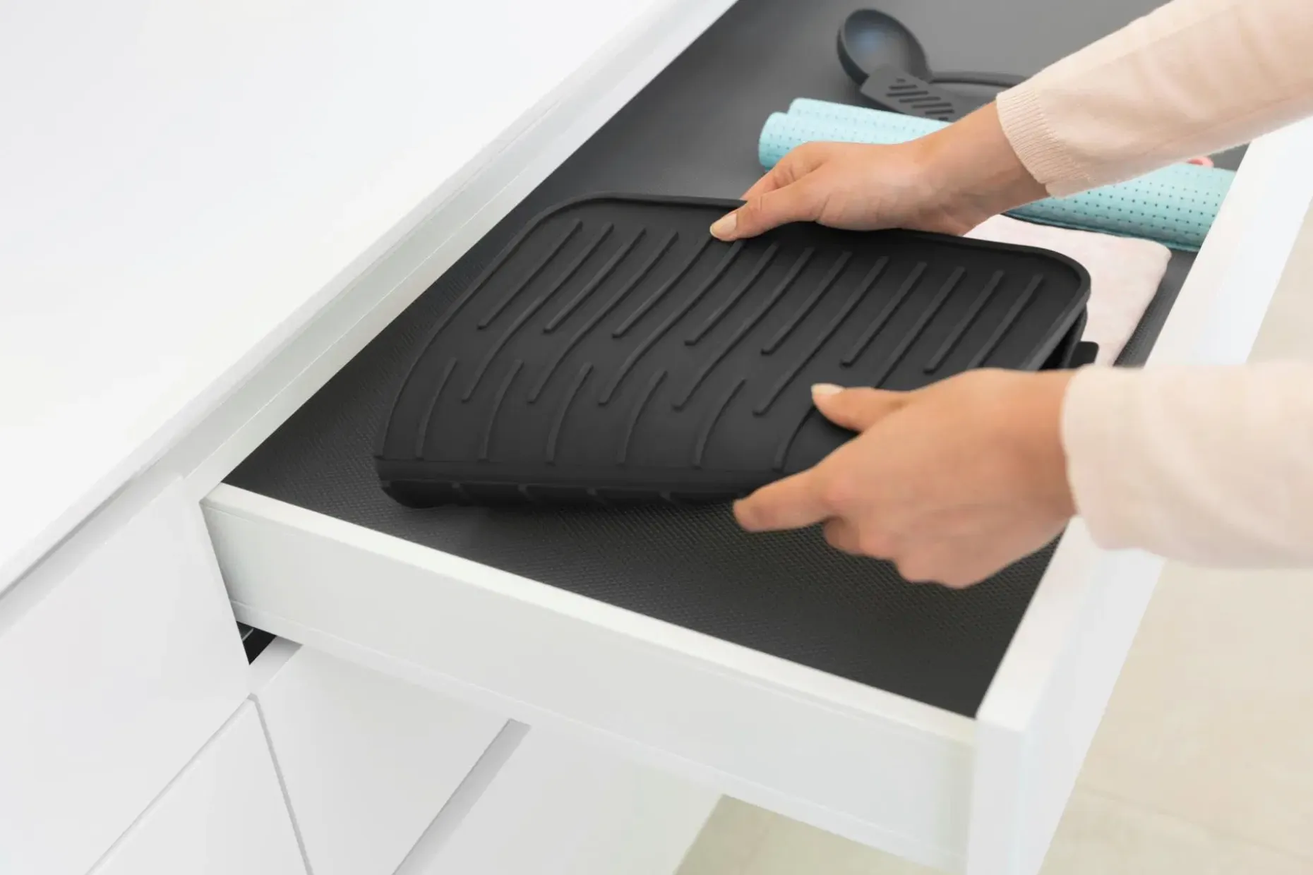 Brabantia astiakuivausalusta silikoni dark grey
