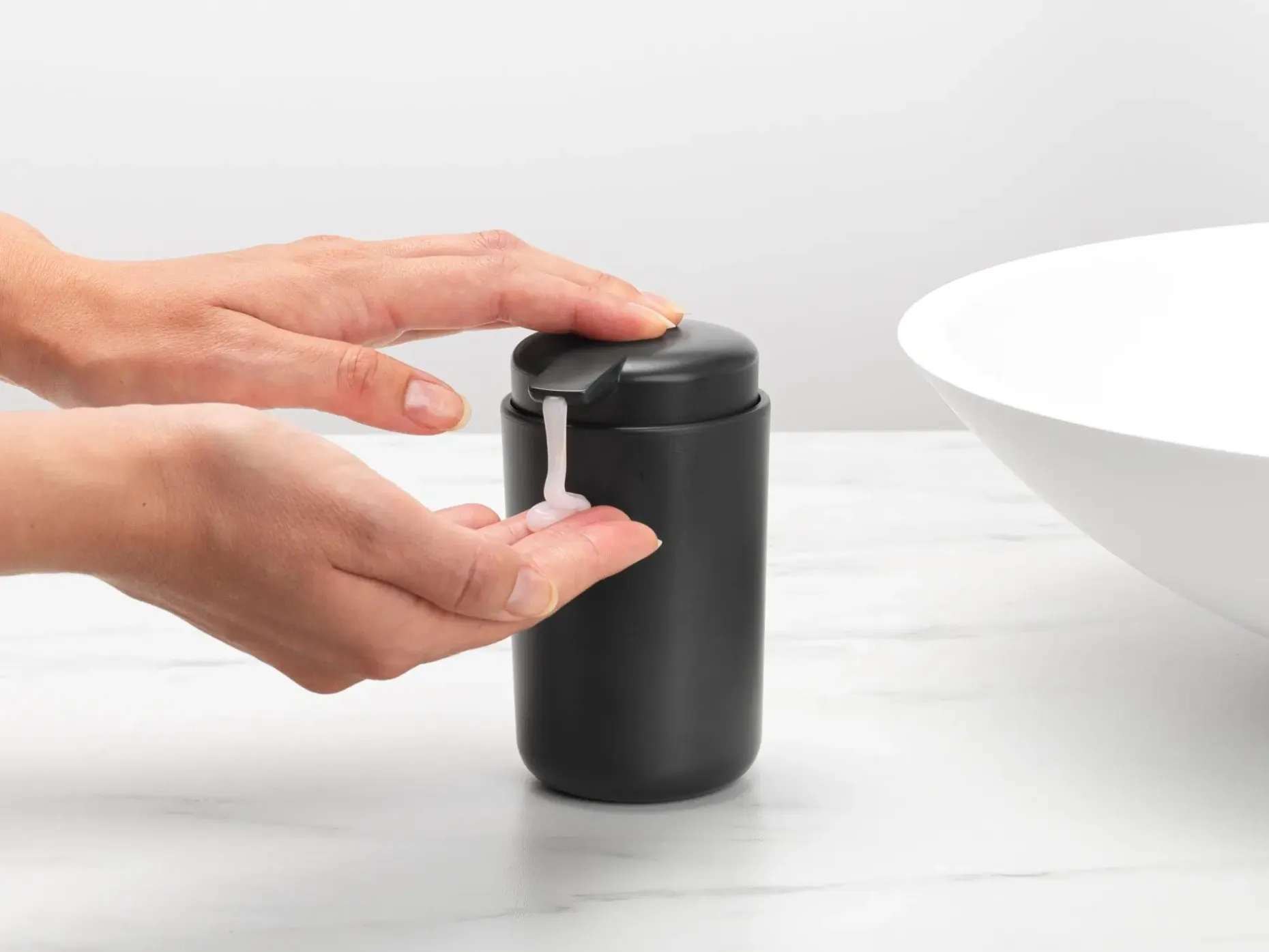 Brabantia ReNew saippuapumppu dark grey
