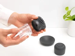 Brabantia Saippuaa annosteleva tiskiharja dark grey