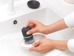 Brabantia Saippuaa annosteleva tiskiharja dark grey