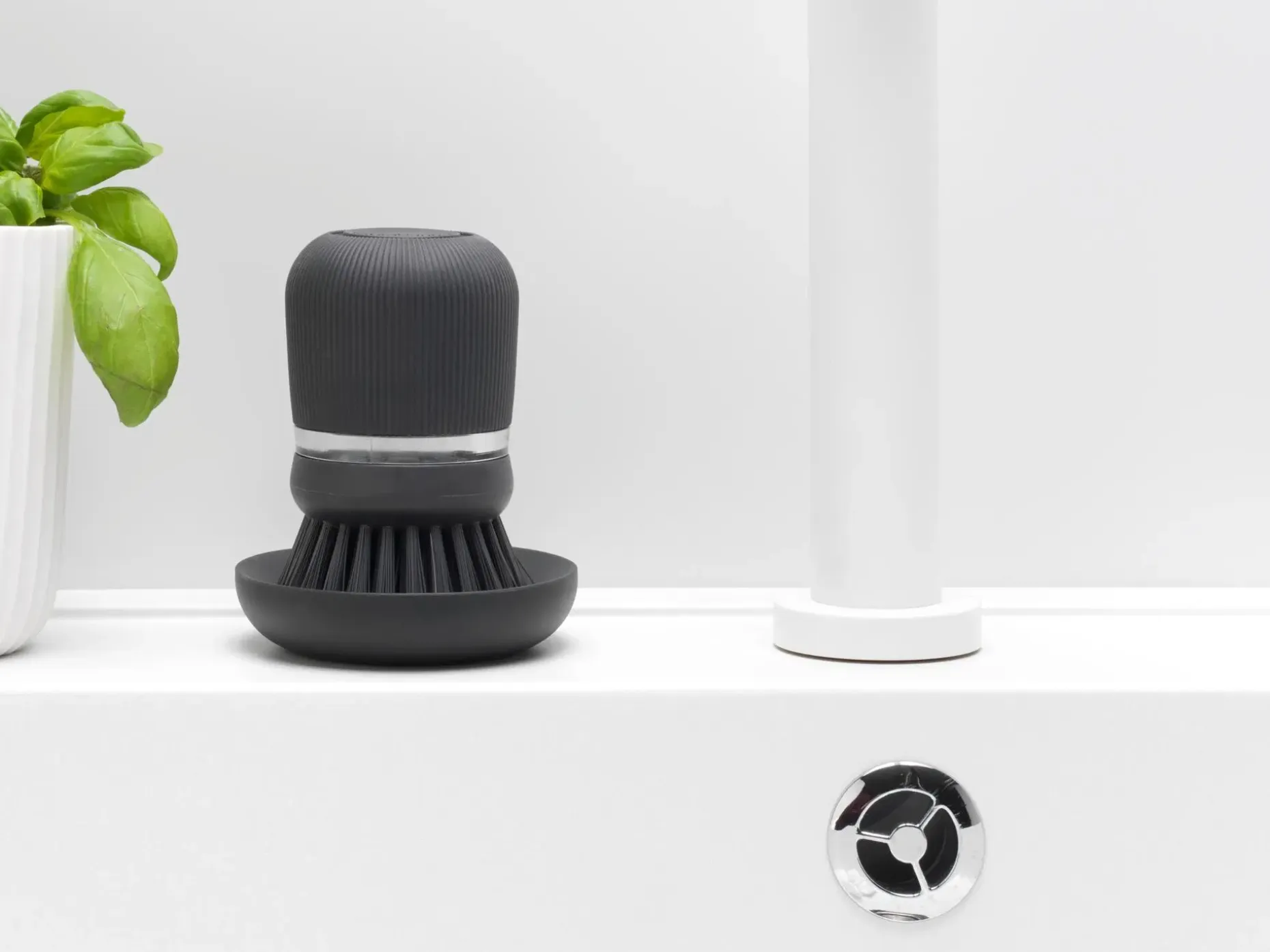 Brabantia Saippuaa annosteleva tiskiharja dark grey