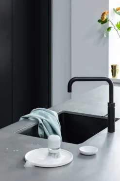 Brabantia Saippuaa annosteleva tiskiharja light grey