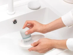 Brabantia Saippuaa annosteleva tiskiharja light grey