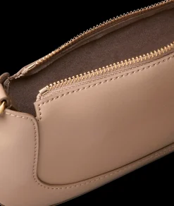 Calvin Klein Hardware zip olkalaukku