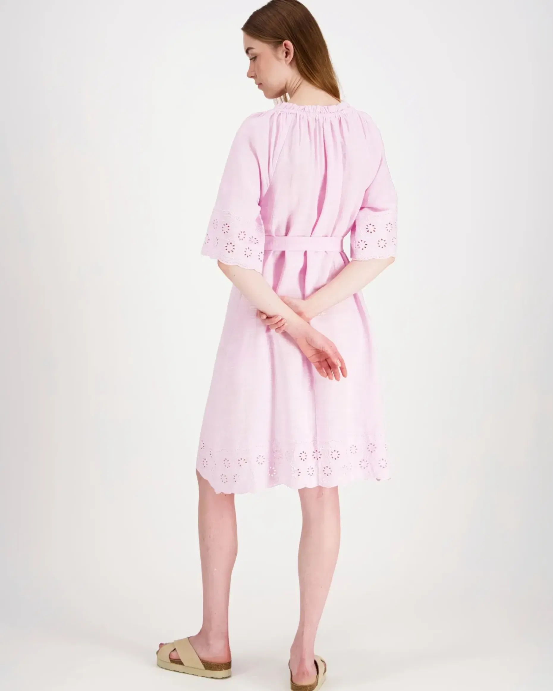 Claire Danniella broderie-anglaise mekko