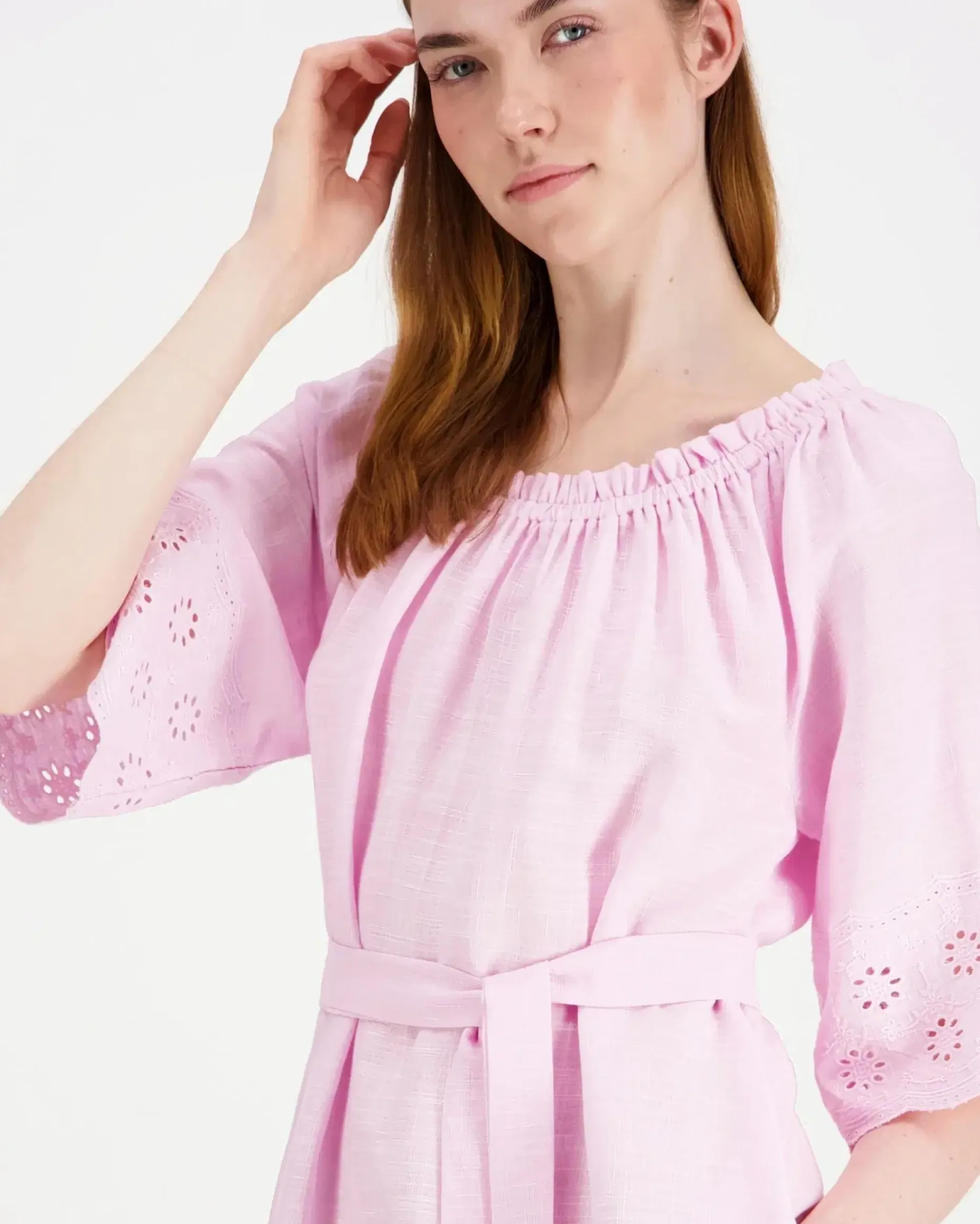 Claire Danniella broderie-anglaise mekko