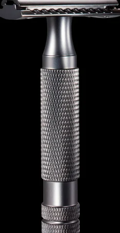 Dick Johnson Razor Aiguise Black partahöylä