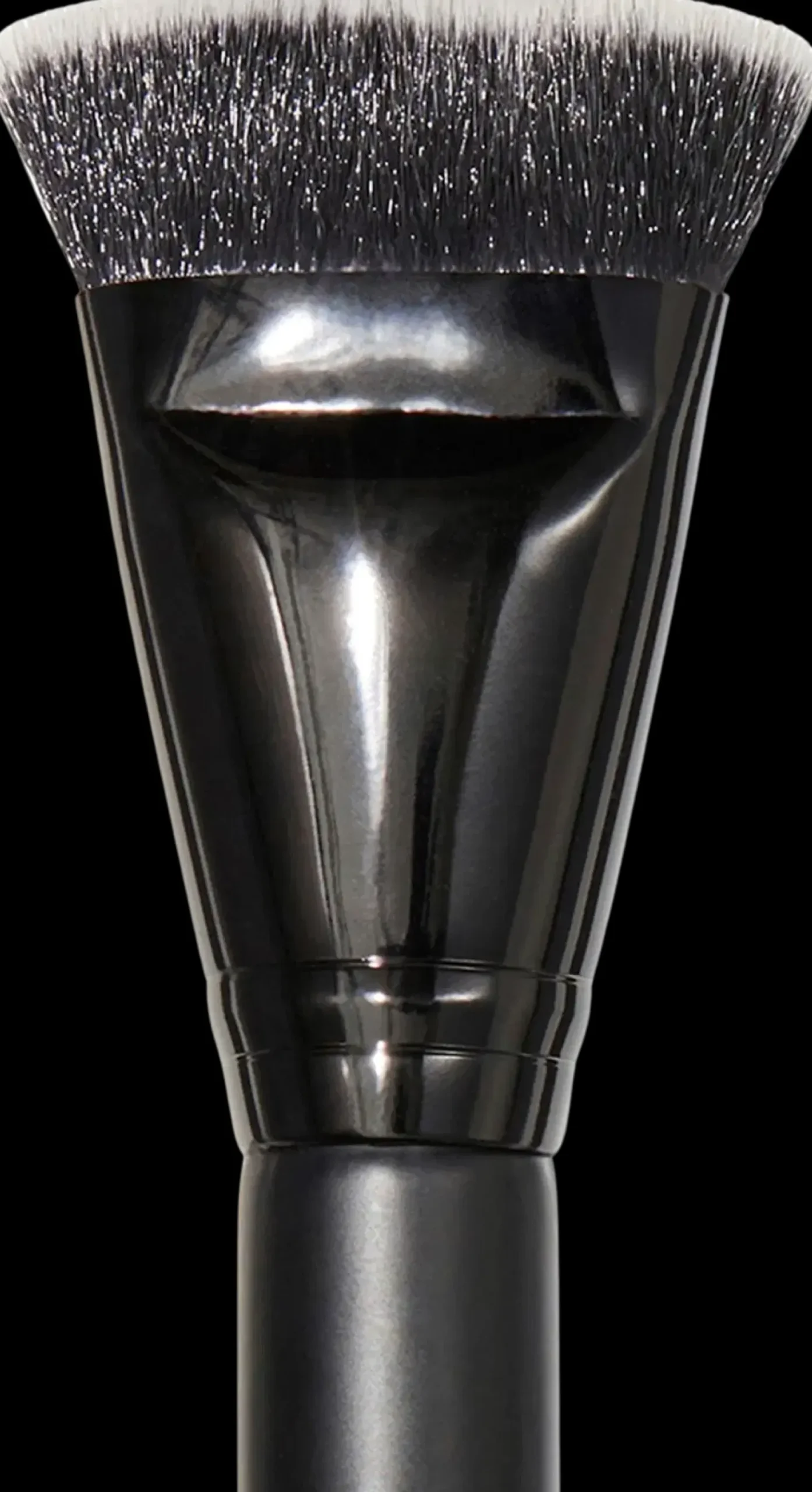 e.l.f. Contouring Brush sivellin