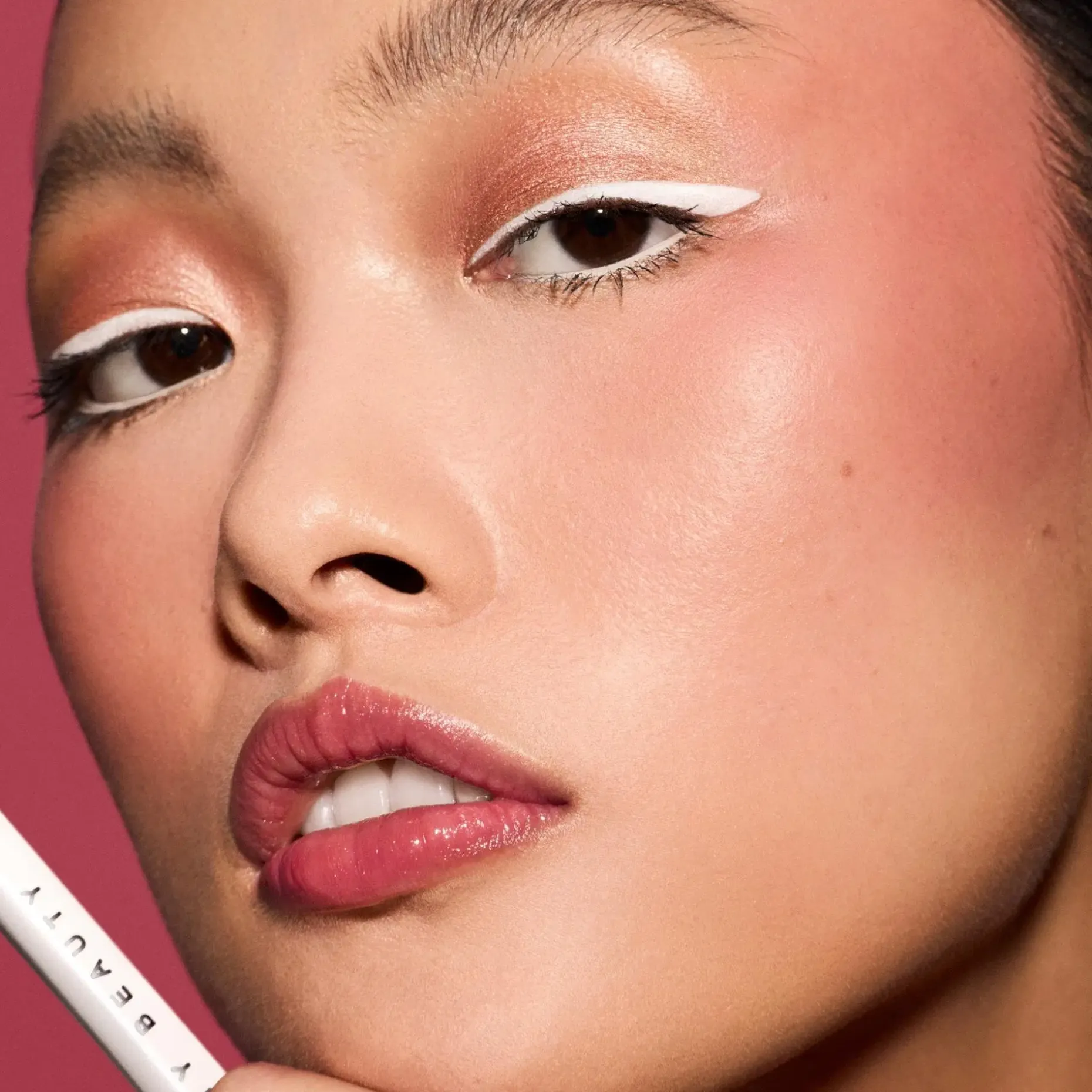 Fine Linez Lash Line-Enhancing Eyeliner silmänrajauskynä 0.1 gr
