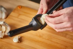 Fiskars Functional Form valkosipulipuristin