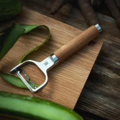 Fiskars Norden hedelmä- ja vihanneskuorija, kääntyvä terä