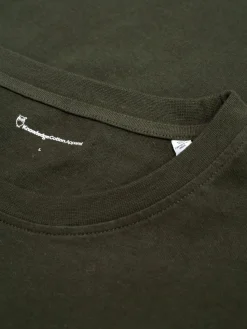 Knowledge Cotton Apparel Loke badge t-paita