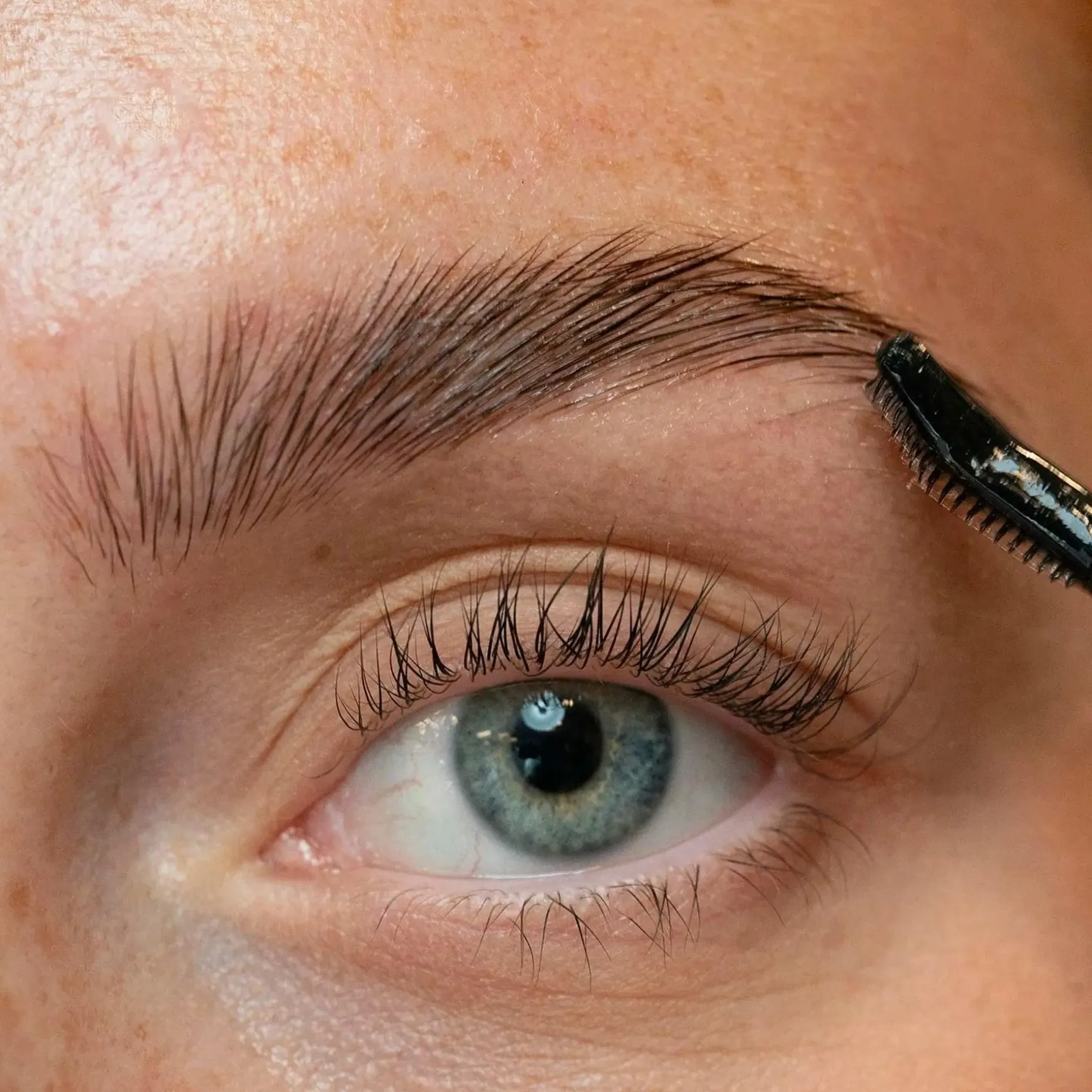 LH cosmetics The Brow Wax -kulmageeli 7,8 ml