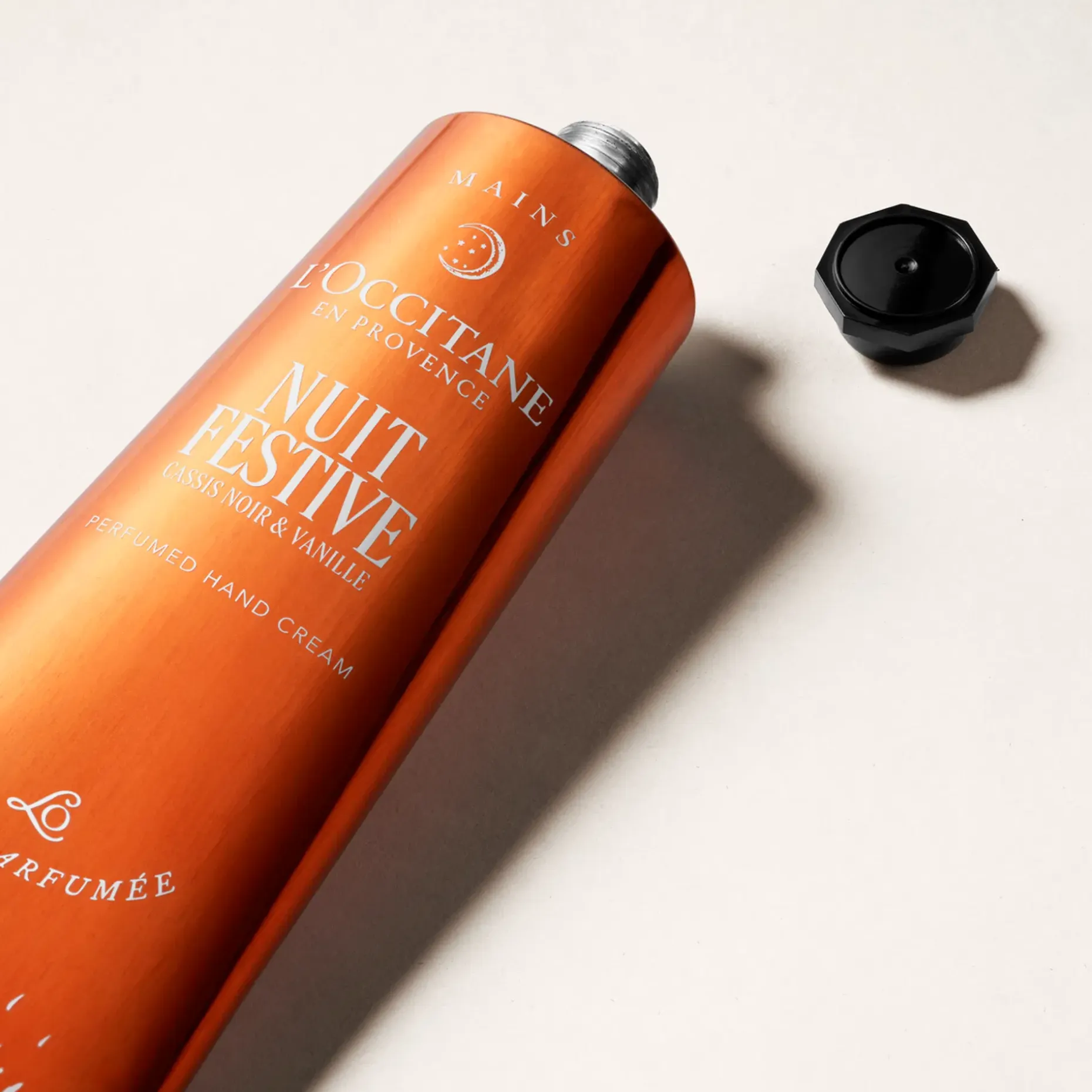 L'Occitane Almond Nuit Festive käsivoide 150ml