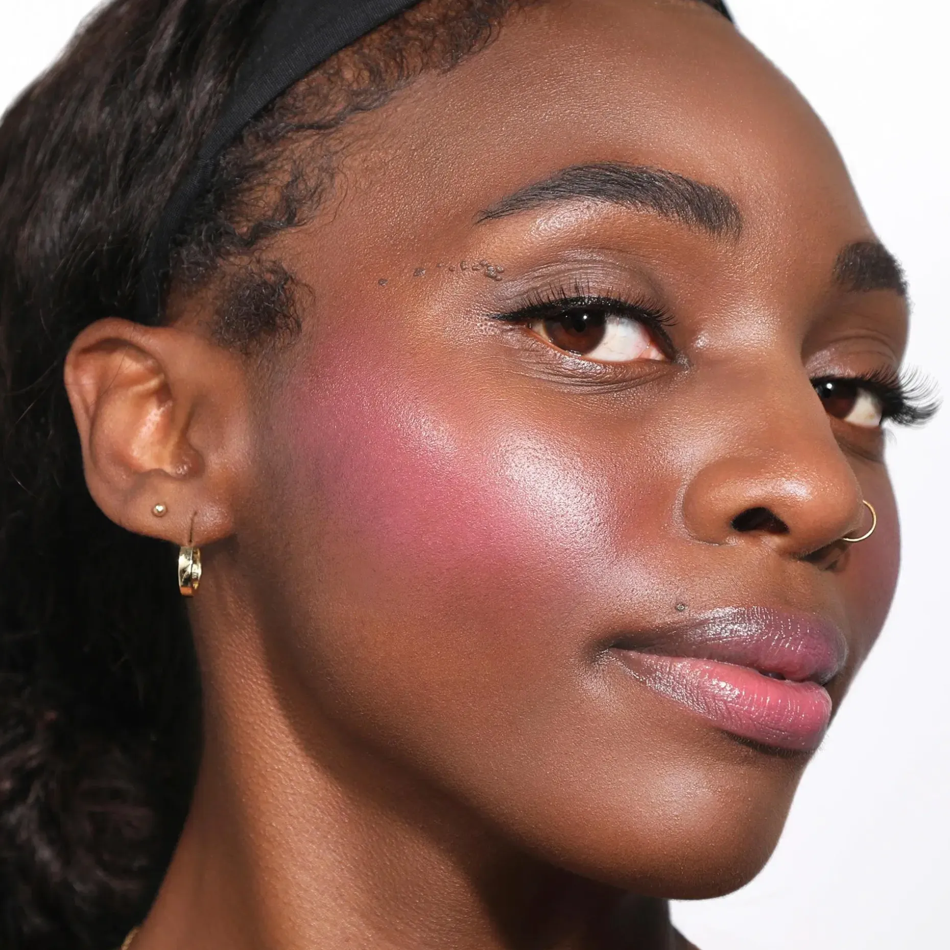 MOIRA Love Steady Liquid Blush nestemäinen poskipuna 4,8 g
