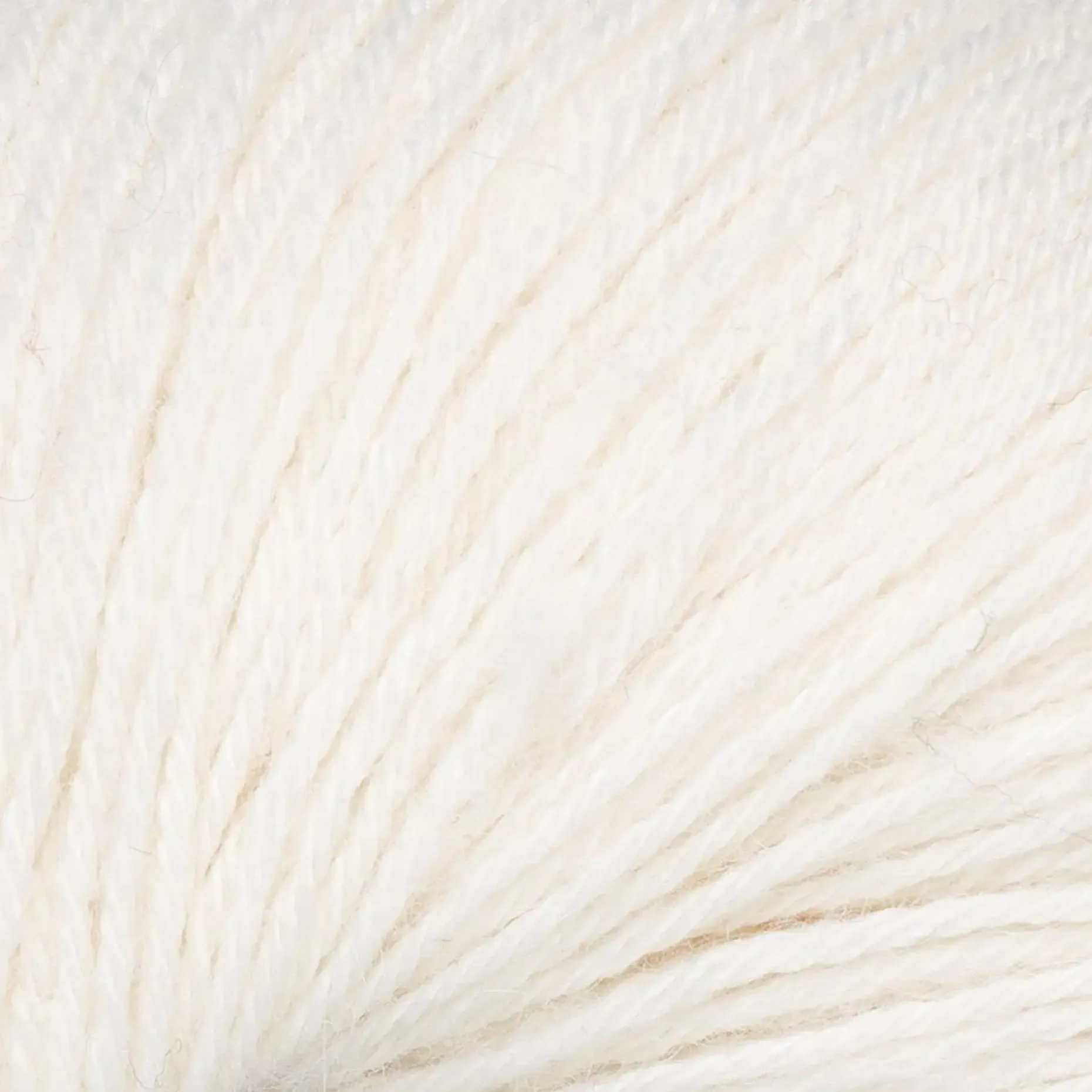 Novita lanka Helene 50 g veil 0071