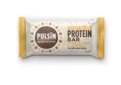 Pulsin proteiinipatukka 50g, joka sisältää mantelia, cashewta, vaniljaa & ja sokeritonta suklaata, makeutettu xylitolilla.
