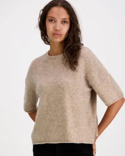 Second Female neule