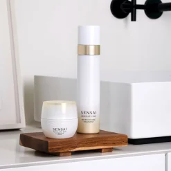 SENSAI Absolute Silk Illuminative Cream kasvovoide 40 ml