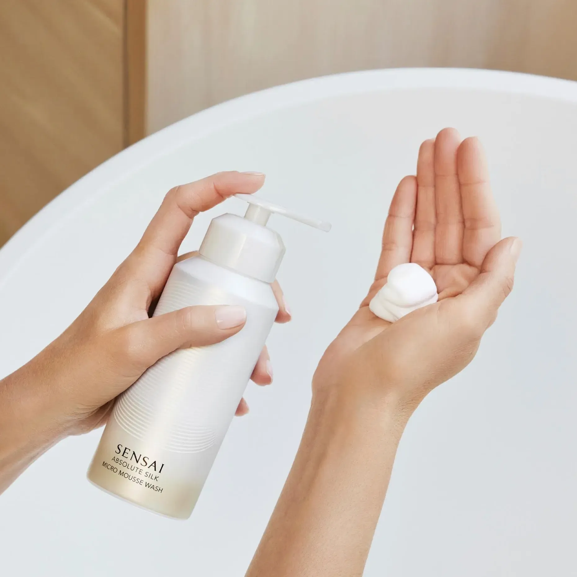 SENSAI Absolute Silk Micro Mousse Wash 180 ml