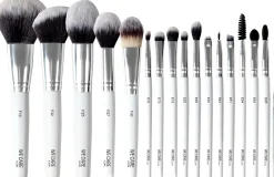 WE CARE ICON. Artist Powder Brush puuterisivellin F10